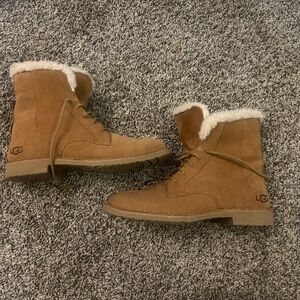 UGG women’s size 8 Quincy combat Boots
